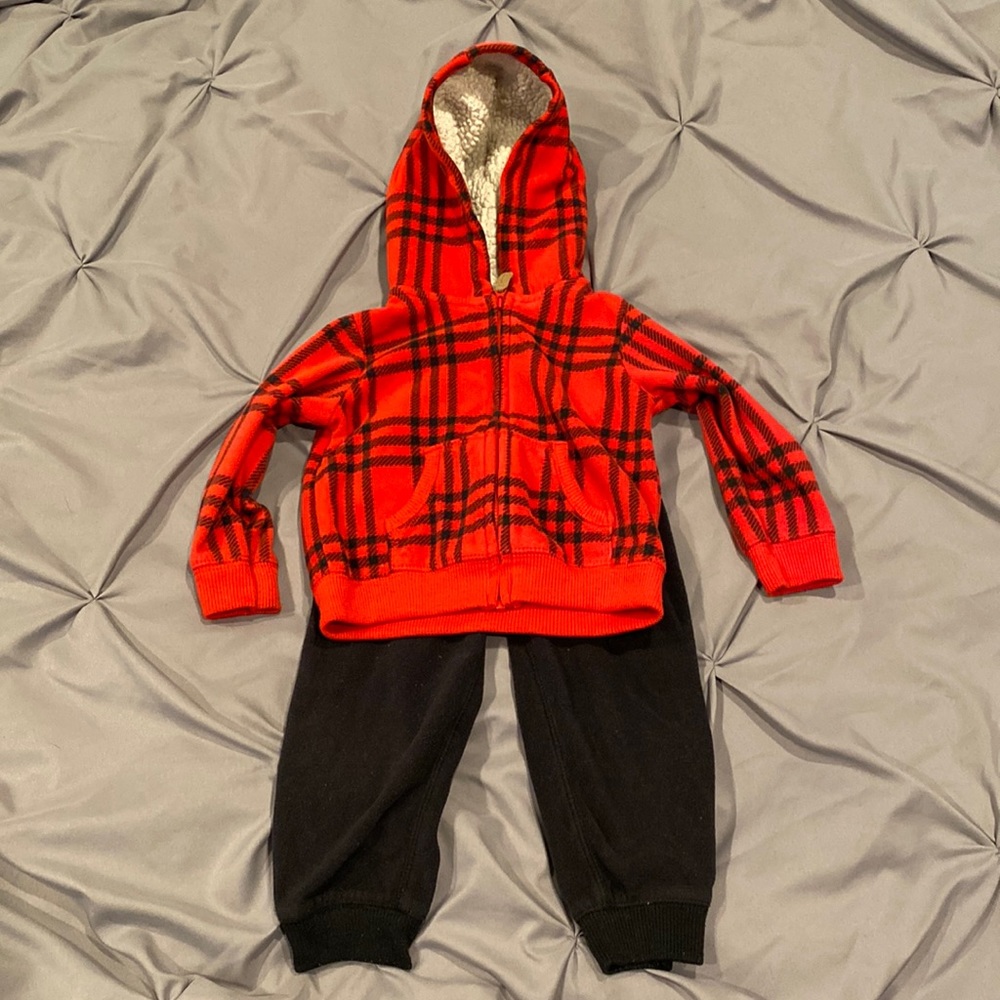 Super comfy winter fleece set. 18 months. Carters.